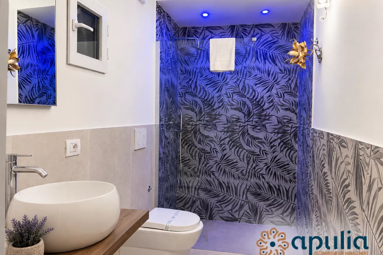 Modern Bathroom - View 2